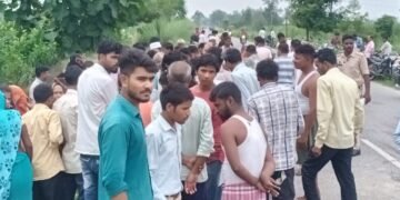 दो मोटर साइकिलों की आपस में आमने-सामने टक्कर एक की मौत तीन घायल