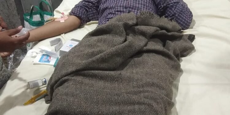 मामूली विवाद में दबंगों ने एक युवक पर रास्ते में घेर कर लाठी-डंडों से किया हमला ,