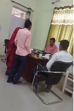 सोसल मीडिया पर वायरल वीडियो निघासन एसडीएम फरियादी को धमकाने का आरोप निकला निराधार।