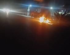 सीएनजी पेट्रोल पम्प के बाहर अर्टिगा कार में लगी आग।