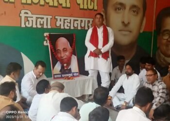 आगरा में समाजवादी पार्टी के जिला फतेहाबाद रोड कार्यालय पर मनायी गयी सरदार बल्लभ भाई पटेल जी जयंती