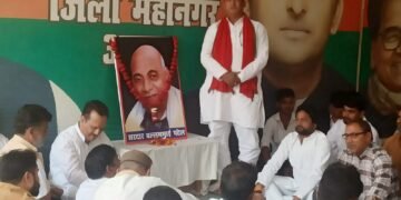 आगरा में समाजवादी पार्टी के जिला फतेहाबाद रोड कार्यालय पर मनायी गयी सरदार बल्लभ भाई पटेल जी जयंती