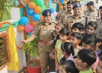 श्रीमानअपर पुलिस महानिदेशक,आगरा जोन,आगरा द्वारा पुलिस लाइन मैनपुरी में बच्चा पार्क का किया उद्घाटन
