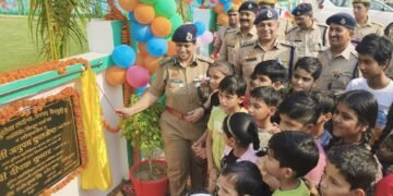 श्रीमानअपर पुलिस महानिदेशक,आगरा जोन,आगरा द्वारा पुलिस लाइन मैनपुरी में बच्चा पार्क का किया उद्घाटन