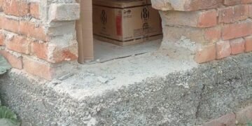 दो थानों की पुलिस गश्त करती रही चोर खंगालते रहे अंग्रेजी शराब की दुकान