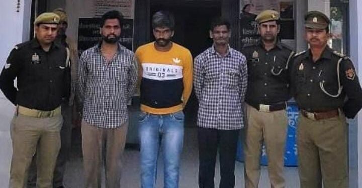 पुलिस ने गैंगस्टर एक्ट के तीन अभियुक्तों को गिरफ्तार कर भेजा जेल …