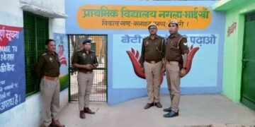 करहल में क्षेत्राधिकारी संतोष कुमार सिंह ने मतदेय स्थलों का किया निरीक्षण …