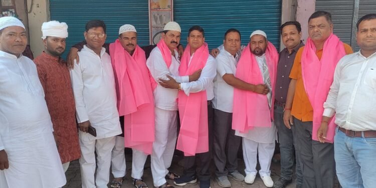 ताकिया चोराहा पर हाजी फरीद खां के नेतृत्व में ईद मिलन समारोह का आयोजन हुआ