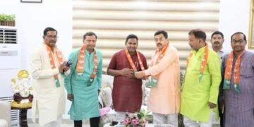 कांग्रेस को आनंद नगर मे BJP ने दिया बड़ा झटका, कांग्रेस कें नगर अध्यक्ष ज्योतिष शंकर वर्मा समेत कई ने थामा कमल