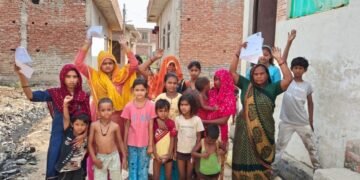 विद्युत कनेक्शन के नाम पर जेई 18000 रुपए मांग रहे हैं तीन से चार बार ऑनलाइन विद्युत कनेक्शन के लिए अप्लाई कर चुके हैं उपभोक्ता