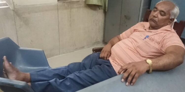 मैनपुरी वार्ड बॉय ने मल्लहम पट्टी केबिन को बनाया बेडरूम