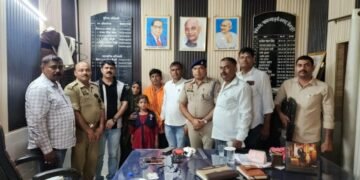 चाय की दुकान पर रोती हुई मिली 9 साल कीअपहरण बच्ची हुई बरामद, मेडिकल के लिए भेजा करहल सीओ की सक्रियता से मिली कामयाबी48 घंटे में पुलिस ने बरामद करके ली राहत की सांस !