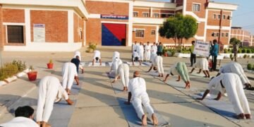 इटावा  जिला विधिक सेवा प्राधिकरण के तहत किया गया केंद्रीय कारागार अंतरराष्ट्रीय योग दिवस शिविर का आयोजन..