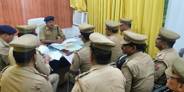 एसपी मैंनपुरी विनोद कुमार पहुंचे थाना करहल किया निरीक्षण..