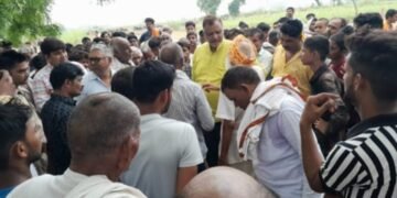 पुलिस से तंग आकर पीड़ितने की फांसी लगाकर आत्महत्या मौके पर पहुंचे क्षेत्रीय विधायक डॉ.धर्मपाल सिंह चौहान..