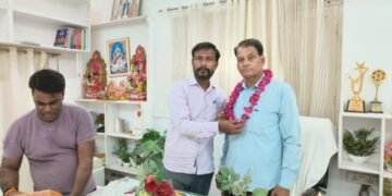 नरसिंह यादव इण्टर कालेज के नए प्रधानाचार्य बने प्रमोद कुमार यादव विद्यालय पहुंचकर कार्यभार ग्रहण किया..