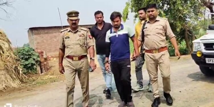 आरोपी को पीसीआर पर लेकर हत्या में प्रयुक्त सरिया की बरामद  पीसीआर पर आये अभियुक्त की निशान देही पर प्रभारी निरीक्षक ललित भाटी ने आलाकत्ल लोहे की सरिया की बरामद ..