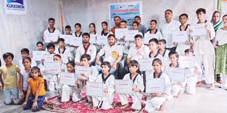 भारतीय आत्मरक्षा संघ द्वारा मान्यता प्राप्त व क्रीडा भारती टुंडला द्वार छात्र-छात्राओं को आत्मरक्षा के गुर सिखाए गए।