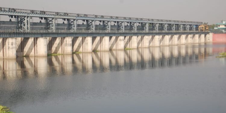 – आगरा में सूखा सर्राटा और पडोस (मथुरा) में जल से भरपूर लौकिक अनुभूतियों का आनंद. हरनाल एस्केप से मिलने वाला 150 क्यूसेक गंगाजल ‘क्रूज तैराने’ को हो रहा इस्तेमाल .