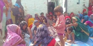 करहल विद्युत विभाग की भारी लापरवाही के चलते गई एक व्यक्ति जान लाइट के पोल मैं करंट के चलते एक युवक की गंभीर रूप से मृत्यु!