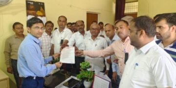 अधिवक्ताओं ने की तहसील में कार्यरत प्राइवेट कर्मचारियों और दलालों को तत्काल रूप से हटाए जाने की मांग !