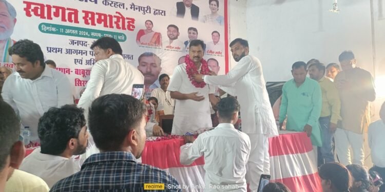 करहल के बाबूराम यादव महाविधालय के प्रांगण में राठौर समाज की बैठक में शिरकत करते हुए समाज को एकजुटता के साथ रहने का दिया सन्देश !