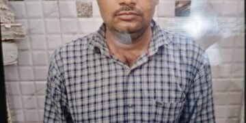 आगरा पुलिस भर्ती परीक्षा में पकड़े गए दो मुन्नाभाई!