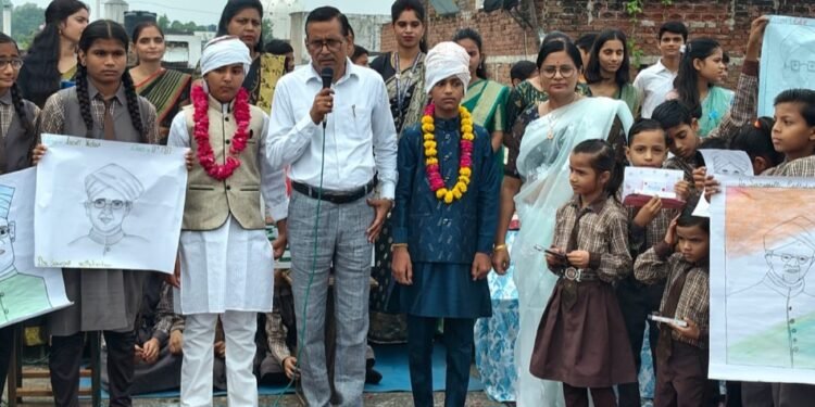 करहल संत विवेकानंद ग्रुप ऑफ स्कूल्स के सभी विद्यालयों में आज भारत के प्रथम उपराष्ट्रपति एवम द्वितीय राष्ट्रपति डॉ सर्वपल्ली राधा कृष्णन जी का जन्मदिवस  शिक्षक दिवस के रूप में बड़े  ही धूम धाम से मनाया गया।