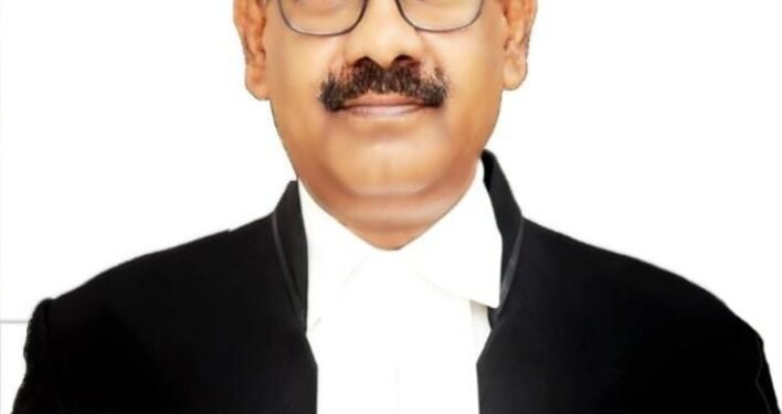 मैनपुरी सिविल कोर्ट मे हाइकोर्ट के वरिष्ठ न्यायमूर्ति दोनादी रमेश प्रशासनिक न्यायाधीश आ चुके है