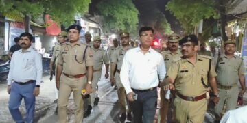 डीएम व अपर पुलिस अधीक्षक ग्रामीण ने फ्लैग मार्च कर दिया सुरक्षा का भरोसा !