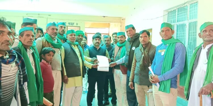 करहल भारतीय किसान यूनियन टिकैत ने करहल में एसडीएम को सौंपा पांच मांगों का ज्ञापन..