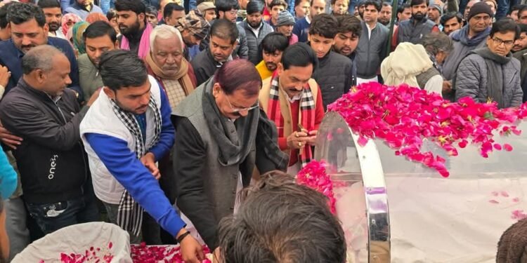 इटावा समाजवादी परिवार में शोक की लहर…