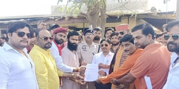 सपा सांसद रामजीलाल सुमन पर कठोर कार्यवाही किये जाने की मांग को लेकर दिया ज्ञापन…