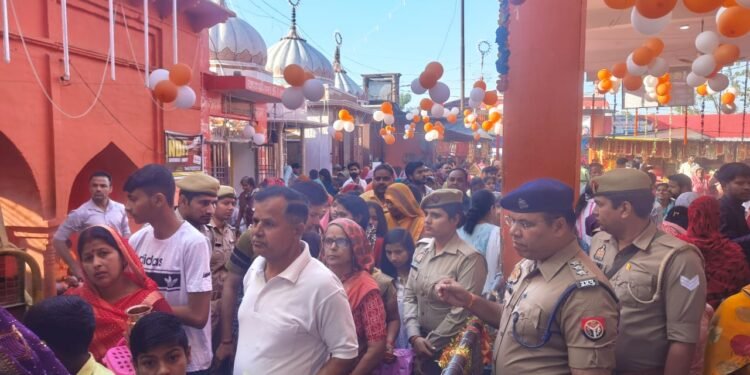 मैनपुरी नवरात्रि के पहले दिन शीतला माता मंदिर पर भक्तों का उमड़ा सैलाब..