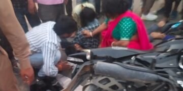 करहल घिरोर मार्ग पर नगला दानी गांव के पास दो बाइकों में हुई भीषण भिड़ंत..