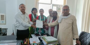 बबेरू में जलभराव से बेहाल किसान,JDU प्रतिनिधिमंडल ने बांदा में मंडलायुक्त को सौंपा ज्ञापन…