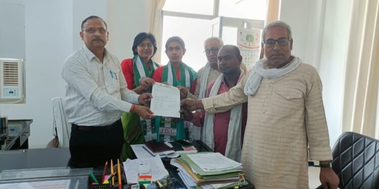 बबेरू में जलभराव से बेहाल किसान,JDU प्रतिनिधिमंडल ने बांदा में मंडलायुक्त को सौंपा ज्ञापन…