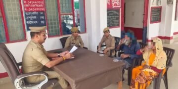 थानों में पुलिस के सख्त रवैये की कहानियां आम हैं,लेकिन कभी-कभी वही खाकी मानवीयता की मिसाल भी बन जाती है।….