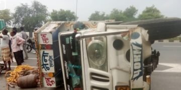 दिखा तेज रफ्तार का कहर एक दर्जन से अधिक मजदूर गंभीर रूप से हुए घायल…