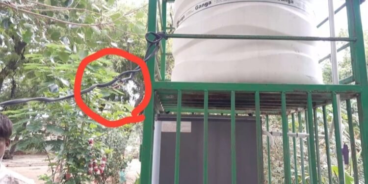 करहल नगर पंचायत ने रखवाए ठंडे पानी की मशीन(वाटर कूलर)में करंट दे रहा है मौत की दस्तक…