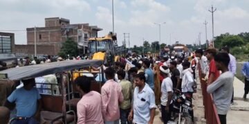 तेज रफ्तार का कहर डंफर ने पिकअप गाड़ी में मारी जोरदार टक्कर…