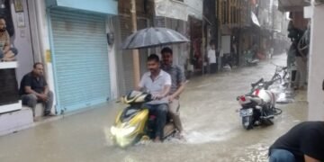 करहल नगर पंचायत की खुली पोल,दो घंटे की बारिश से करहल नगर पंचायत की गलियां जल मगन से मुस्कुराती हुई..