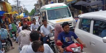 करहल में जाम की समस्या हो गई आम,परेशान होते राहगीर और जाम के झाम में फंसी एंबुलेंस…