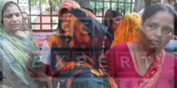 मौत से गुस्साए परिजनों ने शव को जिलाधिकारी कार्यालय के सामने रखकर काटा हंगामा..