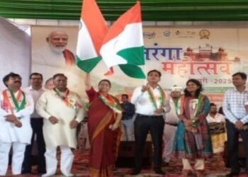 जनपद मैनपुरी जिलाधिकारी अंजनी कुमार सिंह ने श्री देवी मेला ग्राम सुधार प्रदर्शनी स्थल स्थित कादम्बरी पंडाल में आयोजित”हर घर तिरंगा”अभियान के अन्तर्गत तिरंगा महोत्सव धूमधाम से आयोजित…..