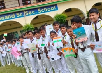 करहल विद्यालय में तिरंगा बनाओ पोस्टर प्रतियोगिता,स्लोगन एवं तिरंगा रैली का आयोजन….