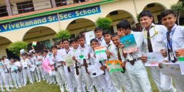 करहल विद्यालय में तिरंगा बनाओ पोस्टर प्रतियोगिता,स्लोगन एवं तिरंगा रैली का आयोजन….