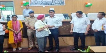 विभाजन का दंश झेलने वालों को किया गया सम्मानित,जिलाधिकारी ने भावुक होकर साझा की पीड़ा…