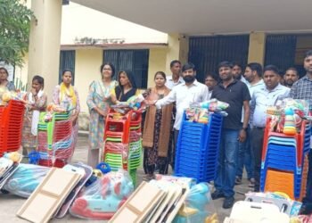 करहल विकास खंड के ब्लॉक परिसर में आंगनबाड़ी केंद्रों को इन्फ्रा किट वितरित की गई…..