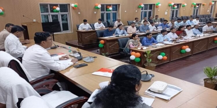 मैनपुरी में जिलाधिकारी ने राजस्व कार्यों की समीक्षा में जताई नाराजगी…